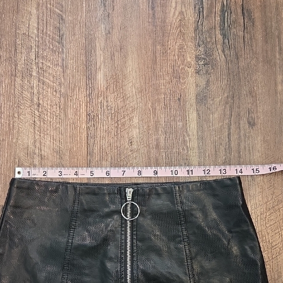 Shinestar Black Perforated Faux Leather Mini Skirt With Full Zipper Size S - Picture 8 of 10